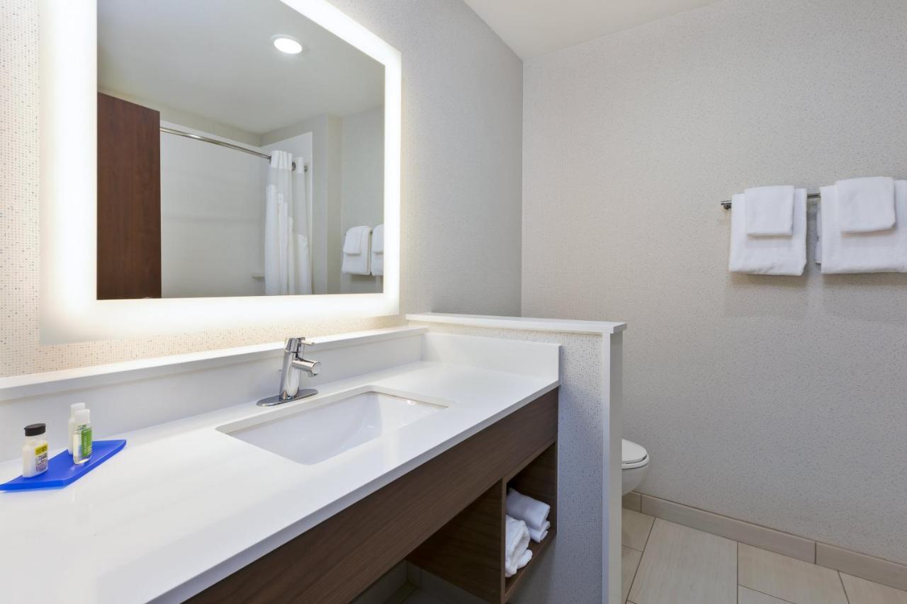 Holiday Inn Express & Suites - Painesville - Concord By Ihg Dış mekan fotoğraf